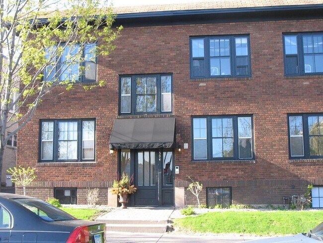 Foto del edificio - 1598 Dayton Ave