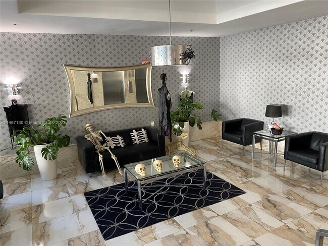 Building Photo - 1255 Collins Ave