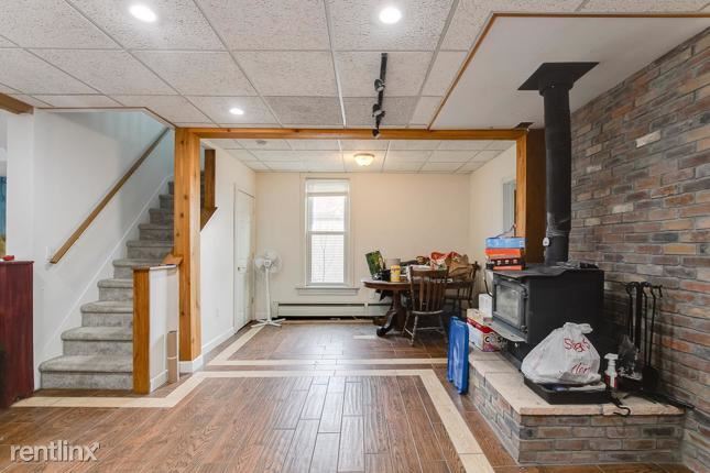 Primary Photo - 3 br, 1 bath House - 204 Granite Street