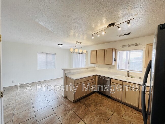 Building Photo - 7008 Angela Dr NE
