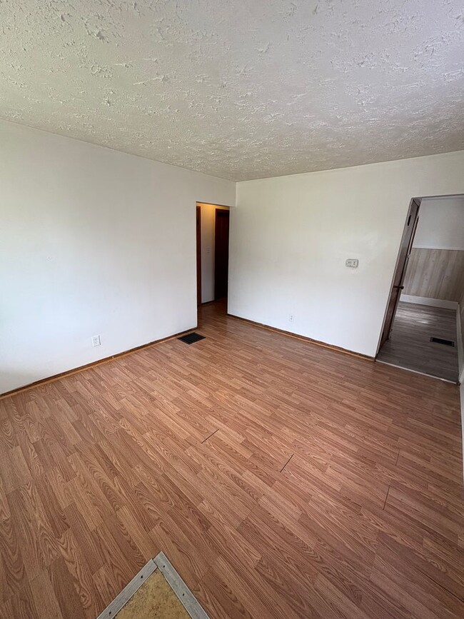 Building Photo - Single Family Ranch 2 bed 1 bath in North ...