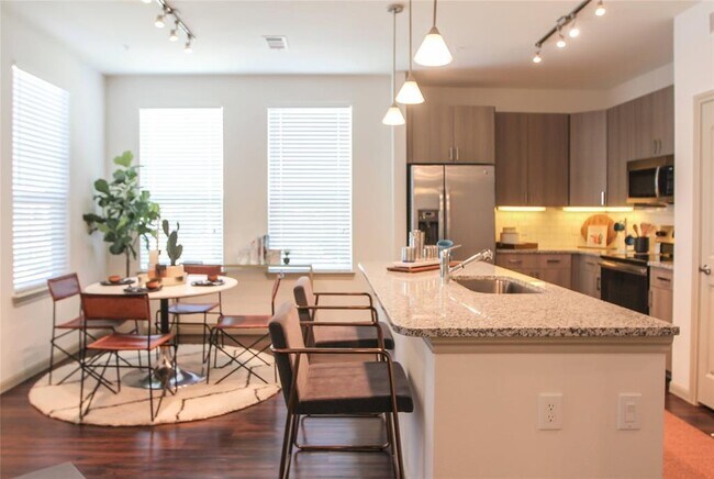 Foto del edificio - 16848 W Lake Houston Pkwy