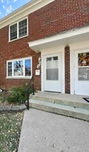 Building Photo - 928 N Prairie Ave