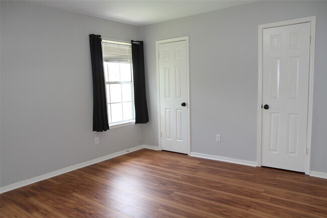 Building Photo - 1235 Deer Ridge Dr