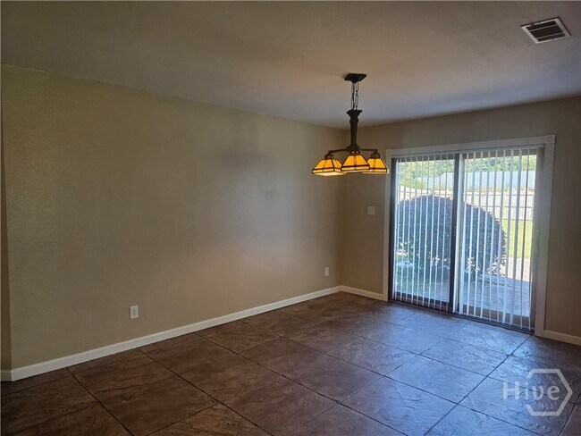 Foto del edificio - 310 W 5th St