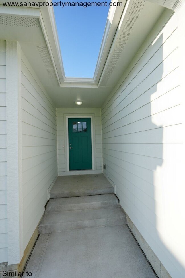 Building Photo - "Modern Comfort Meets Convenience: Your Ideal Home in Waukee"