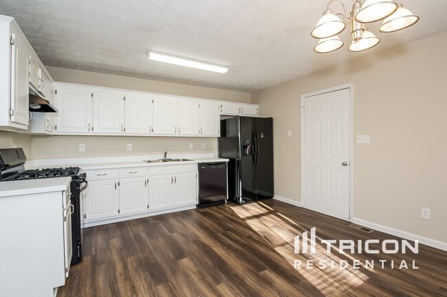 Building Photo - 325 Barr Cir