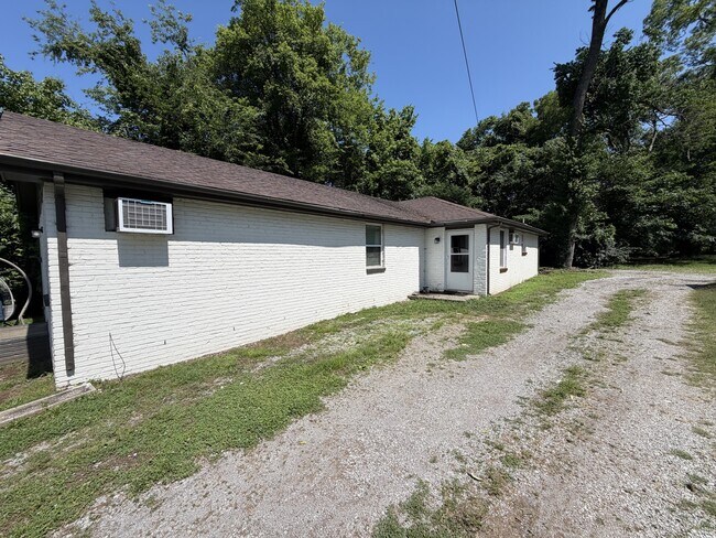 Foto del edificio - 905 Blue Ridge Dr