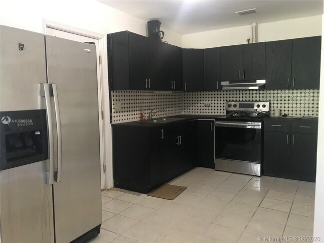 Foto del edificio - 1701 NE 173rd St