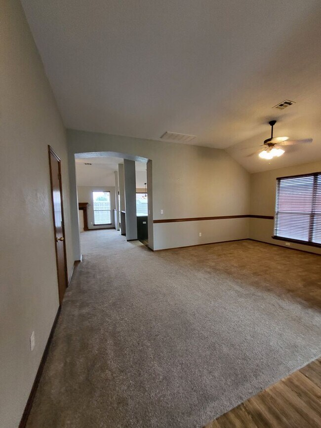 Foto del edificio - (3) Bed/(2) Bath + Study/Office in NW Norman! Storm Shelter! Neighborhood Pool!