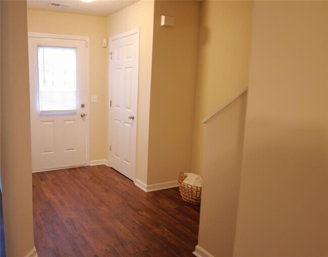 Building Photo - 1799 Gold Finch Way