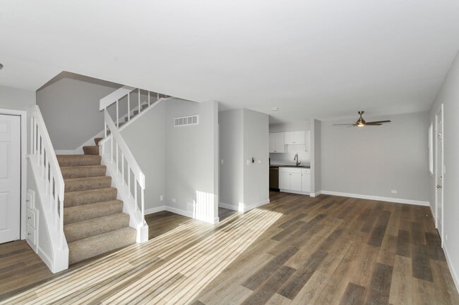 Building Photo - 542 Del Lago Dr