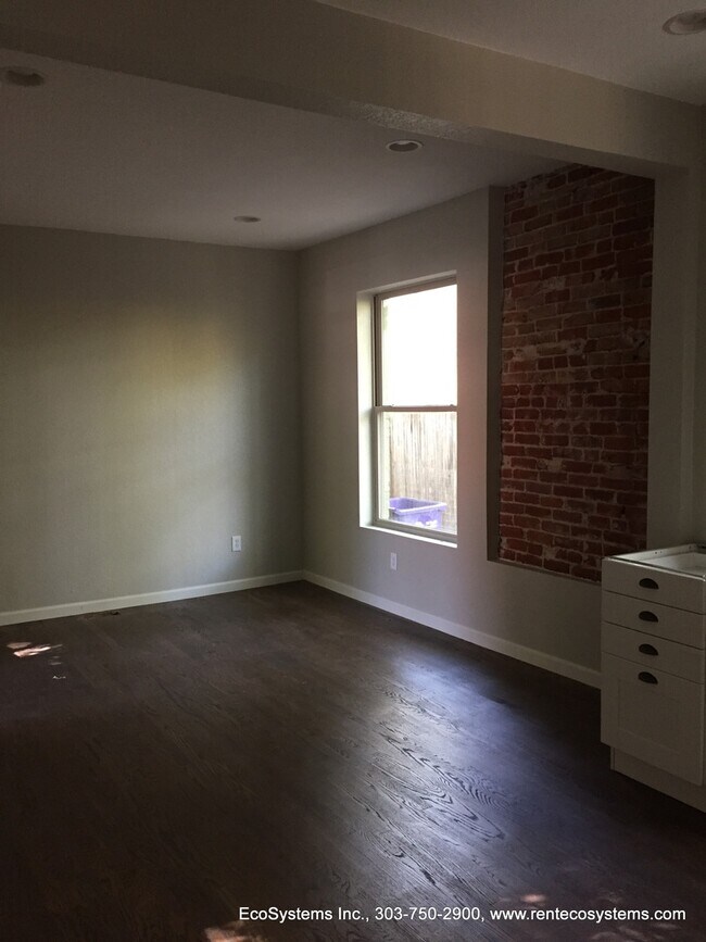 Foto del edificio - Fabulously Updated 1 Bed/1 Bath Apt in Vic...