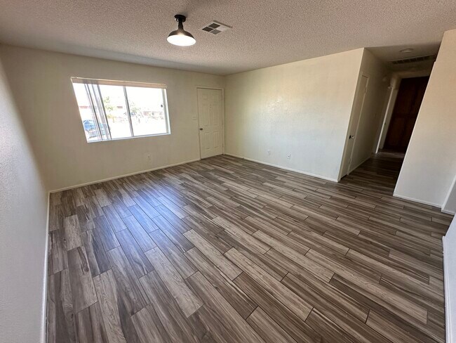 Foto del edificio - 3790 S Benson Ave