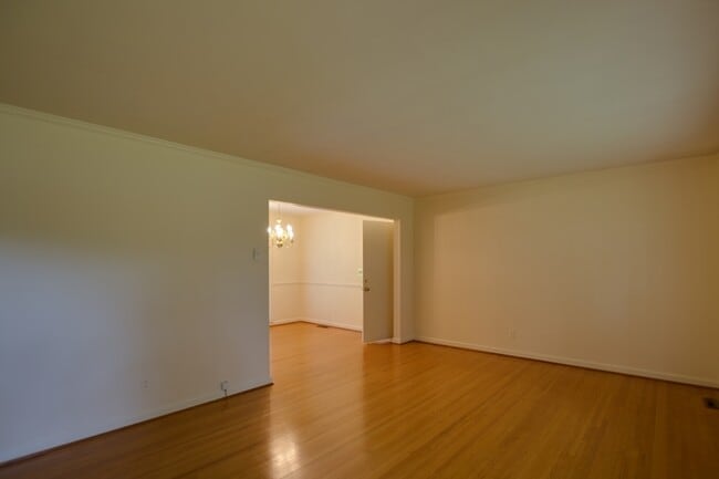 Foto del edificio - West Meade Single Family Home Close to Nashville West Shopping Center