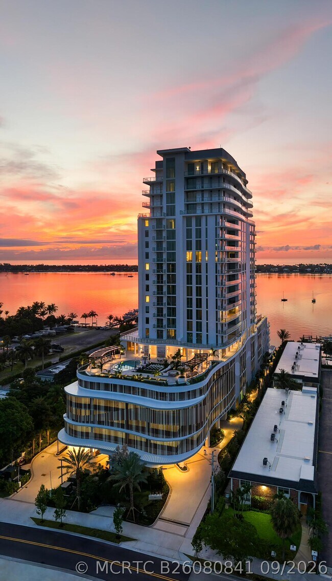 Building Photo - 4714 N Flagler Dr