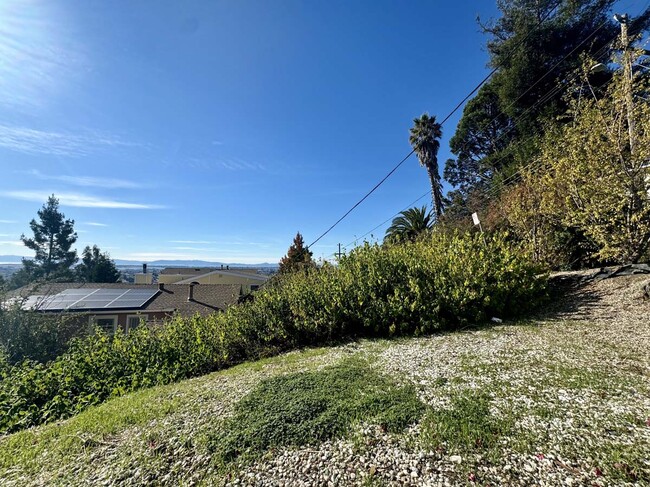 Building Photo - 6559 Simson St