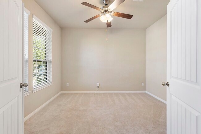 Building Photo - 8711 Alicia Dr