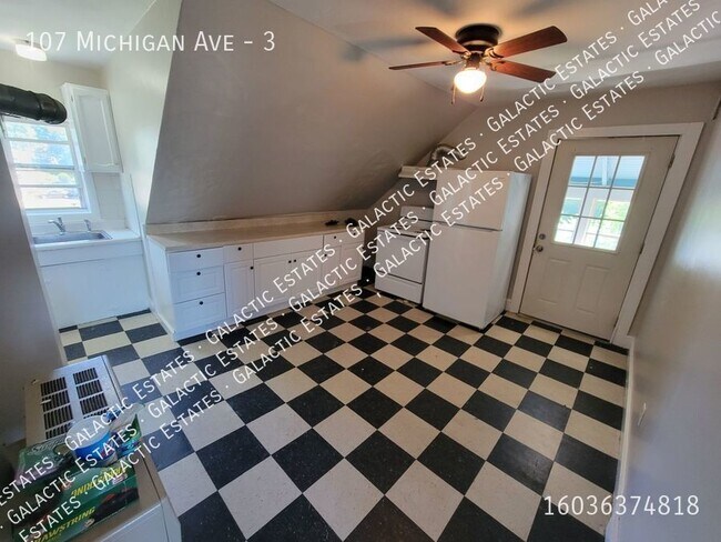 Foto del edificio - East Side Location Location Location Tucke...