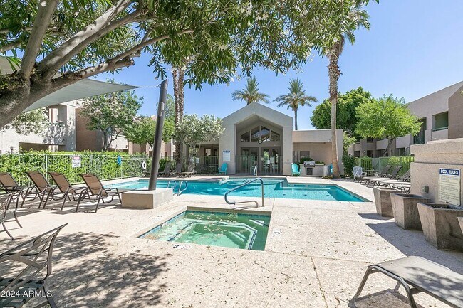 Foto del edificio - 1295 N Ash St