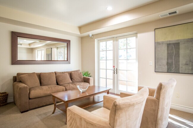 Building Photo - 12045 Hoffman St