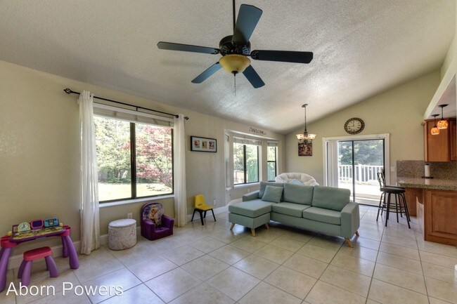 Foto del edificio - 4 br, 2.5 bath House - 3191 Perlett Dr.
