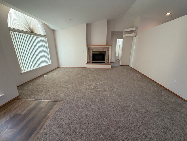 Building Photo - 2442 Highland View Dr.