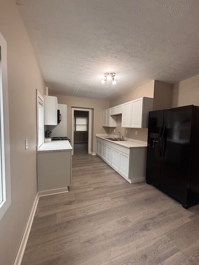 Building Photo - 818 Kurtz St