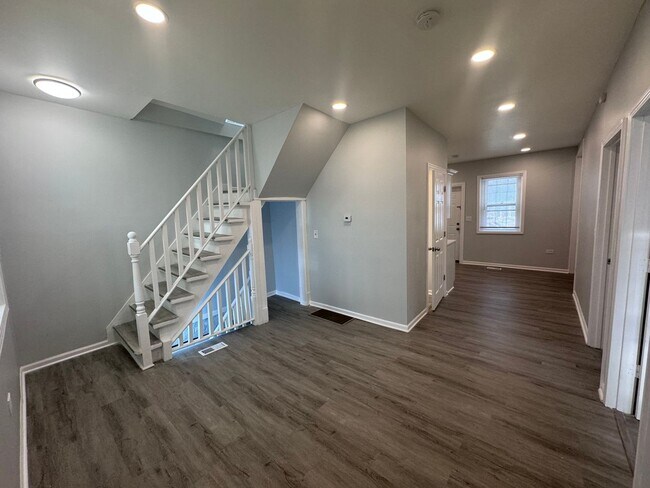 Building Photo - Newly Renovated 5-bed 2-bath - In Washingt...