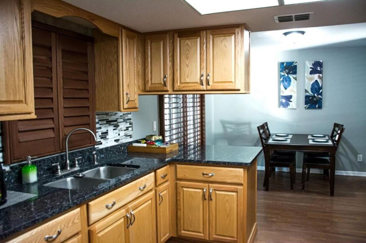 Foto principal - 5206 Colfax Pl