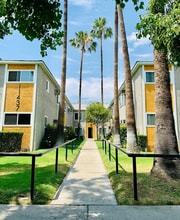 Building Photo - 11437 Oxnard St