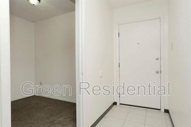 Foto del edificio - 1418 Crawley Ct