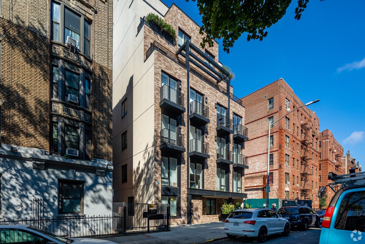 Building Photo - 62 E 21st St