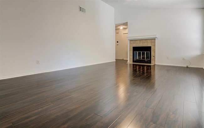 Building Photo - 13001 Campos Dr
