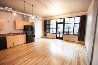Building Photo - 408 NW 12th Ave