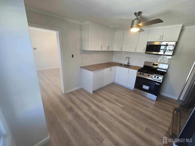 Building Photo - 633 Linden Ave