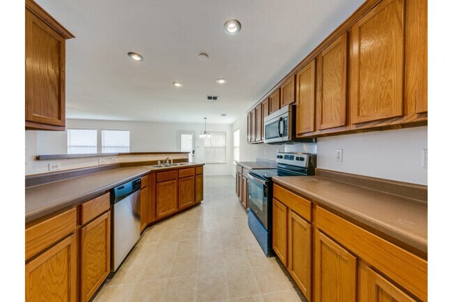 Building Photo - 331 Lucille