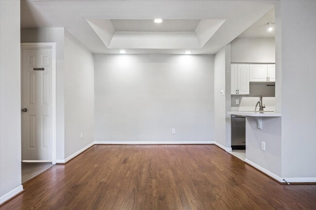 Building Photo - 4041 Drake St