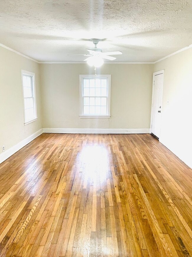 Foto del edificio - ** 3 bed 1 bath located close to Jackson Hospital ** Call our self showing number to schedule a t...