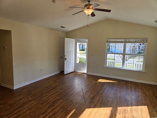 Foto del edificio - 1245 Pine Ridge St