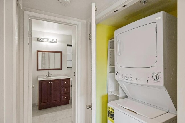 Foto del edificio - 230 Pheasant Ridge Rd