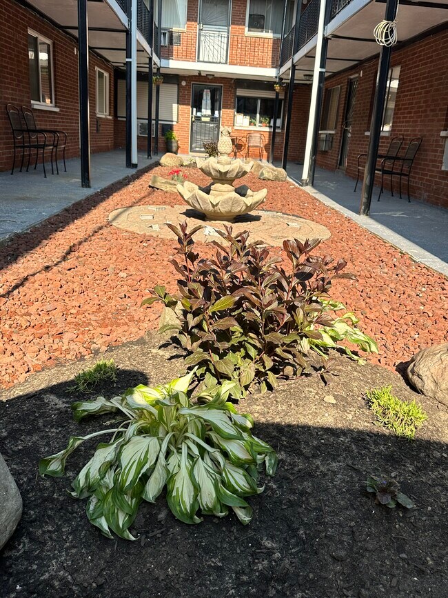 Patio exterior - 12775 Plymouth Rd