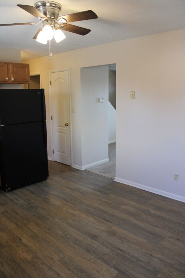Foto del edificio - Move-In Ready 2BR Townhouse w/ Central AC & Off-Street Parking
