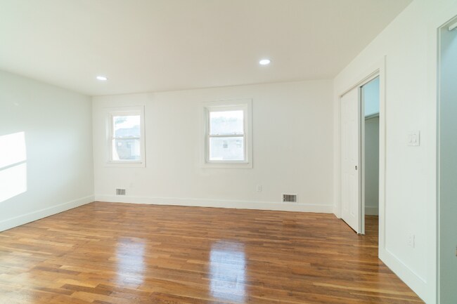 Foto del edificio - 501 Adams Ln