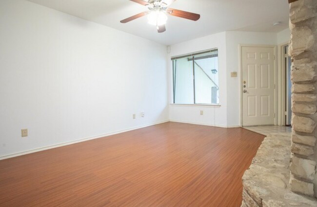 Building Photo - Room in Condo on Timber Ridge Rd
