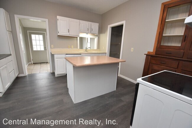 Building Photo - 4 br, 2 bath House - 207 E 7th St