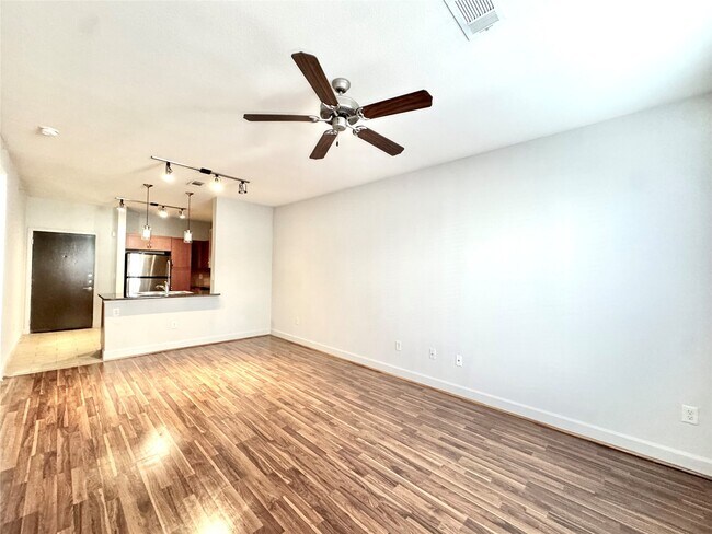 Foto del edificio - 3333 Weslayan St