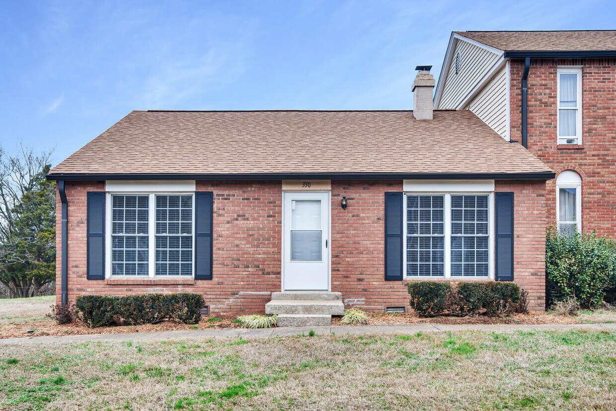 Foto principal - 330 Huntington Ridge Dr