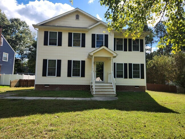 Foto del edificio - Chesterfield 4 bedroom 3 Full Bath Home-Be...