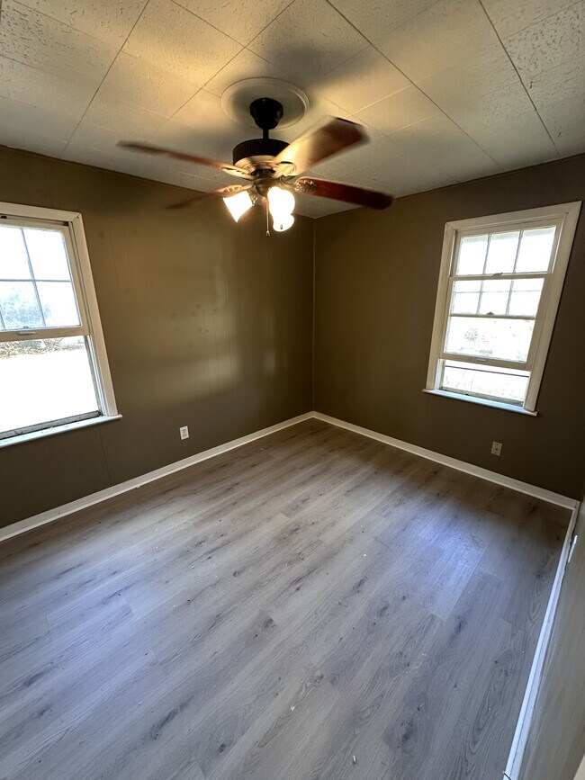 Foto del edificio - 325 N Cavender St